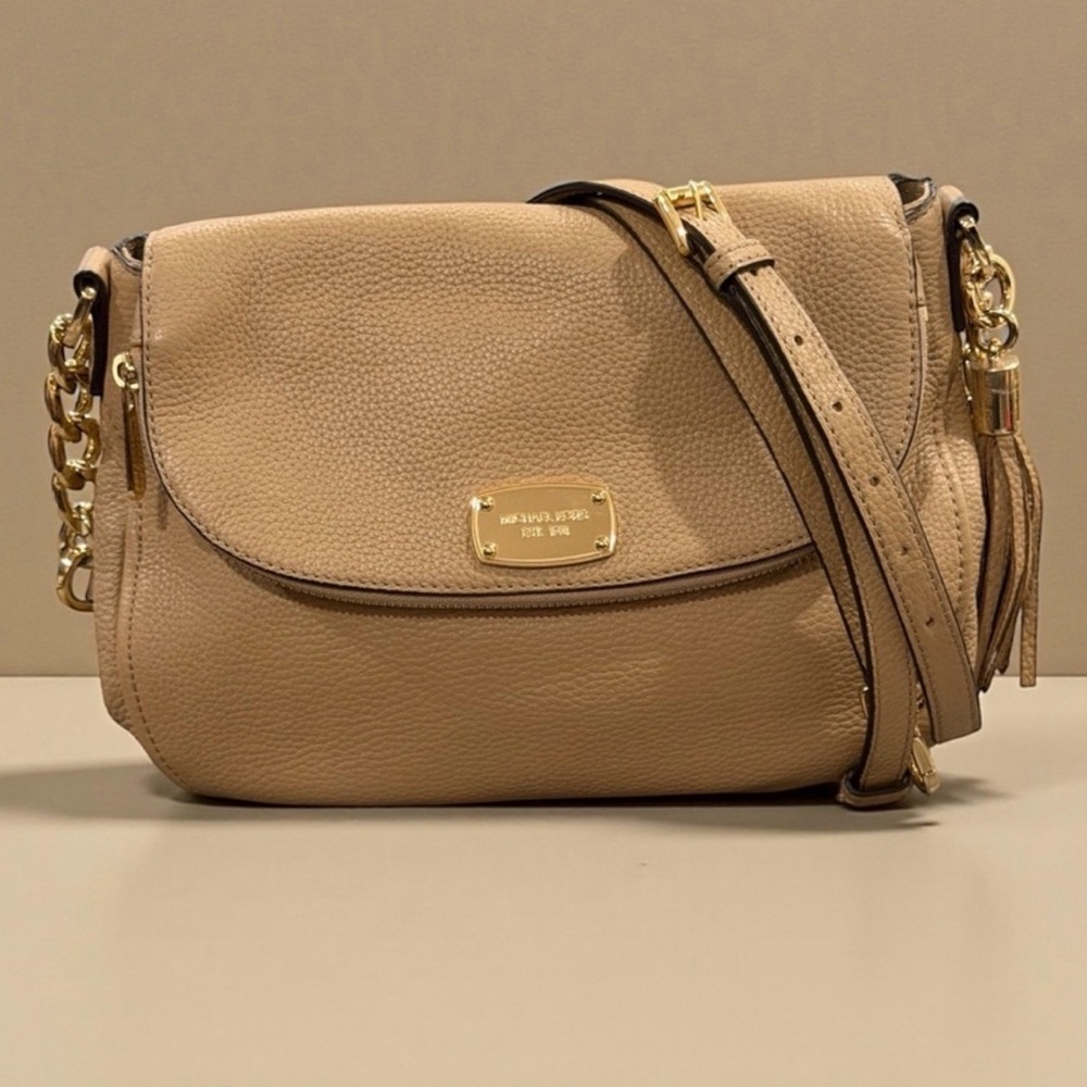 Michael Michael Kors Beige Pebbled Leather Crossbody Bag Gold Hardware EUC